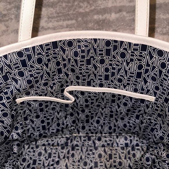 Michael Kors White and Navy Polka Dot Tote - Picture 6 of 8